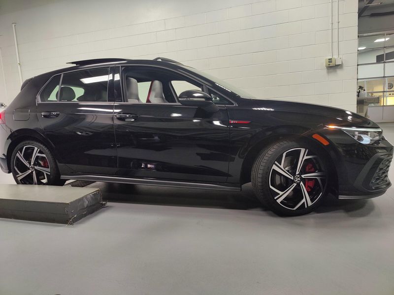 Used 2024 Volkswagen Golf GTI SE w/SunroofImage 3