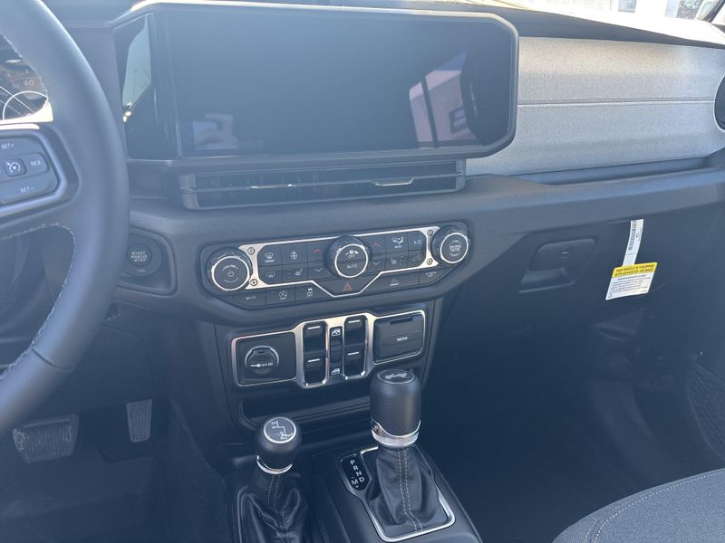 New 2026 Jeep Wrangler 4-door Sport SImage 29