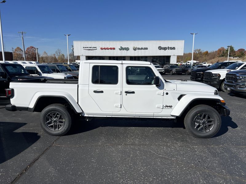 New 2026 Jeep Gladiator Sport S 4x4Image 5
