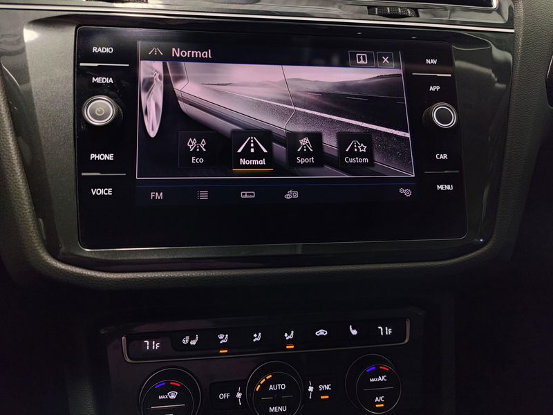 2019 Volkswagen Tiguan SEL Premium AWD w/Sunroof/NavImage 30