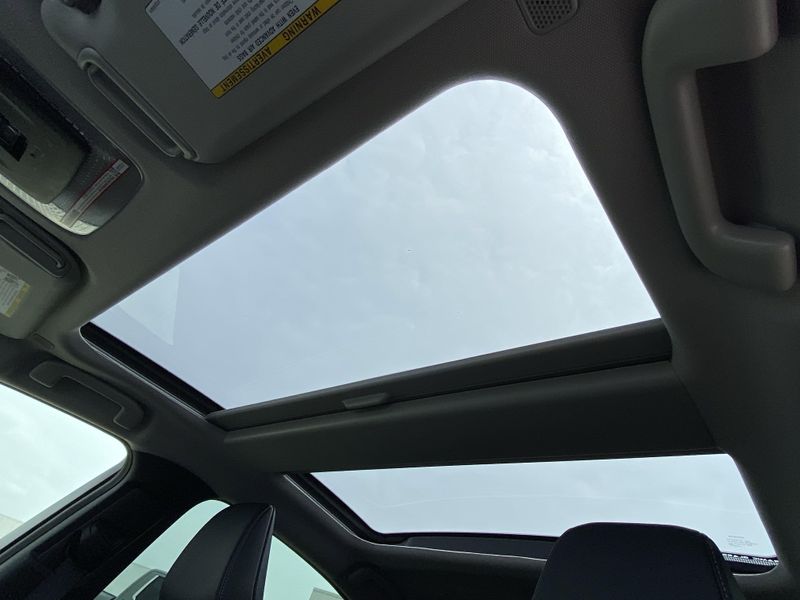 2025 Toyota Prius XLEImage 19