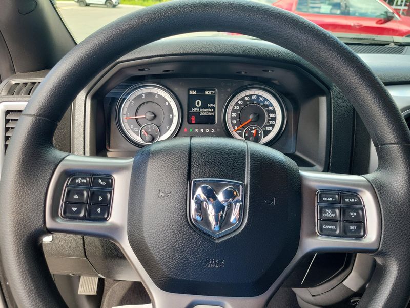 2022 Ram 1500 Classic Warlock photo 4