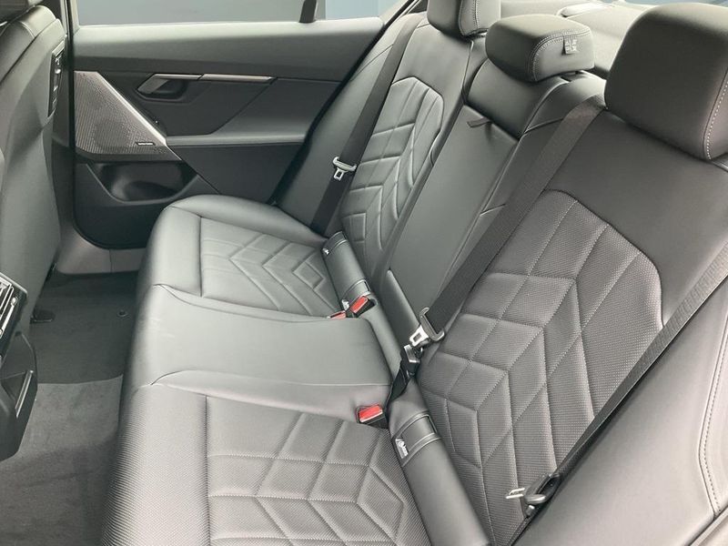 2025 BMW i5 eDrive40Image 28