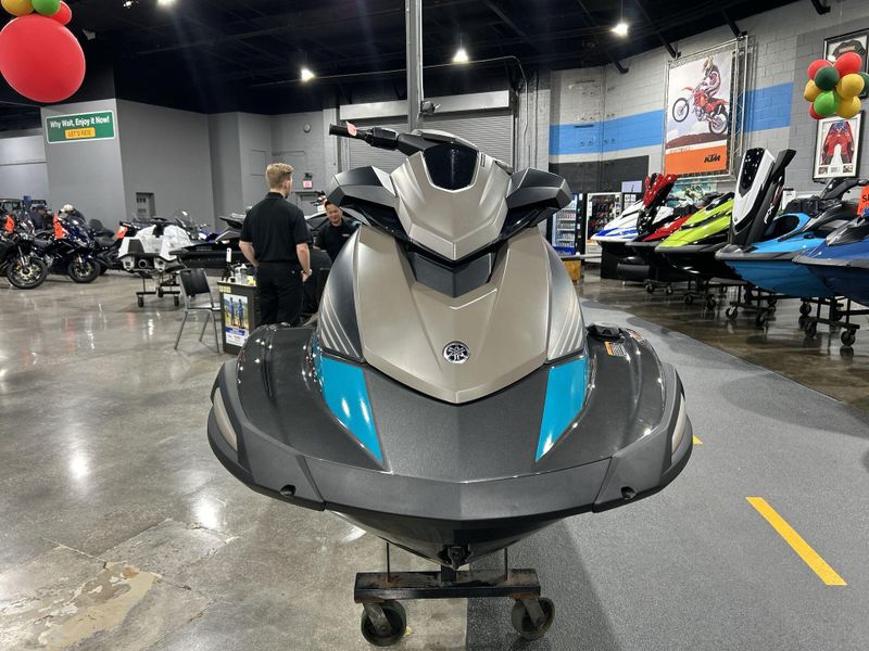 2023 Yamaha VX CRUISER  in a CARBON/TITAN exterior color. Del Amo Motorsports of Redondo Beach (424) 390-7811 delamomotorsports.com 