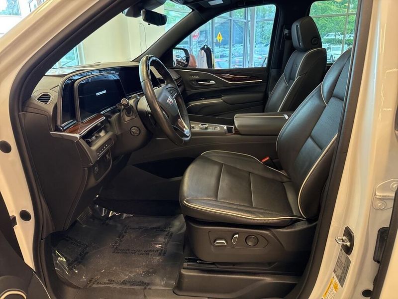 2022 Cadillac Escalade Premium Luxury