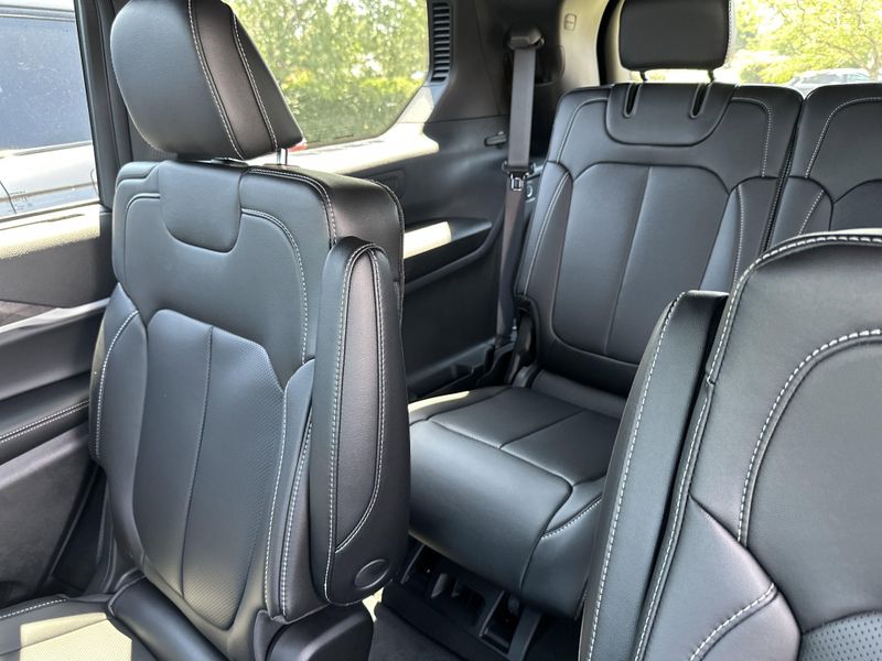 New 2025 Jeep Grand Cherokee L Limited 4x4Image 20