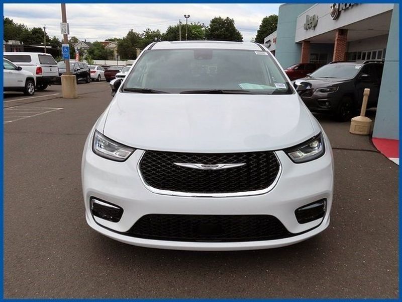 2023 Chrysler Pacifica Hybrid Limited in a Bright White Clear Coat exterior color and Black/Alloy/Blackinterior. Papas Jeep Ram In New Britain, CT 860-356-0523 papasjeepram.com 