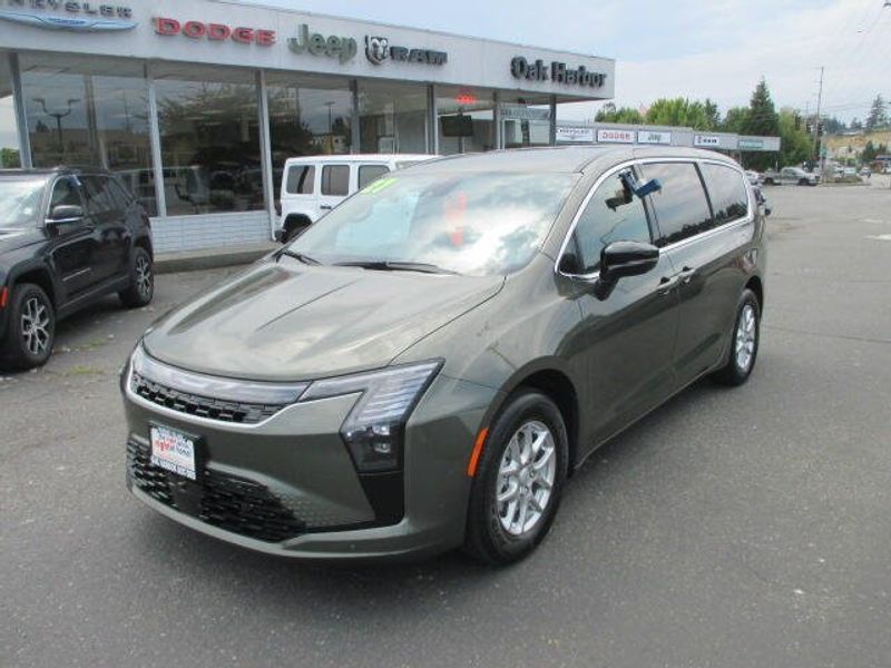 New 2027 Chrysler Pacifica SelectImage 3