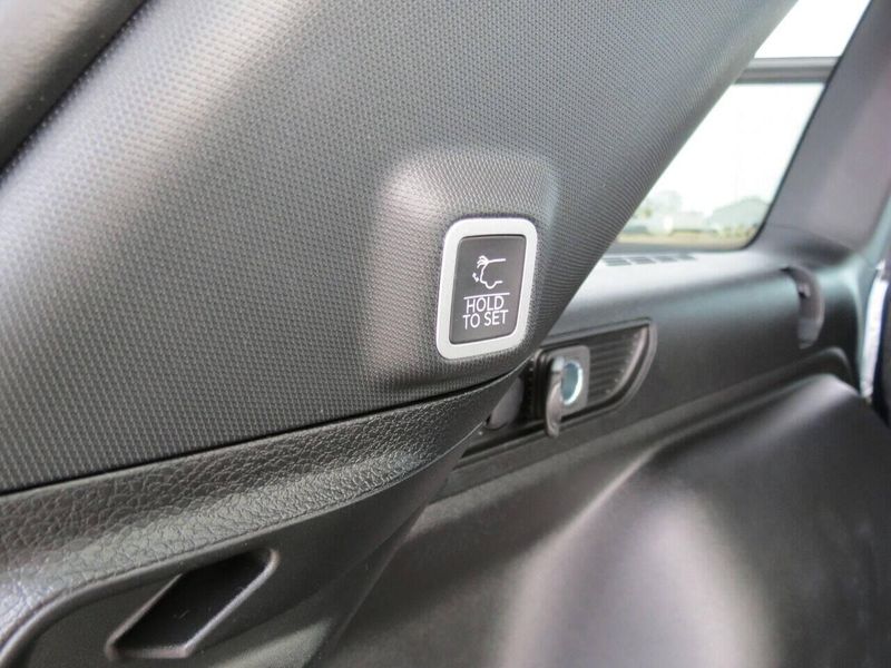 Used 2025 Jeep Grand Cherokee Altitude 4x4 4dr SUVImage 17