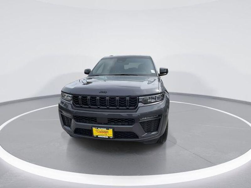 New 2026 Jeep Grand Cherokee Limited 4x2Image 3