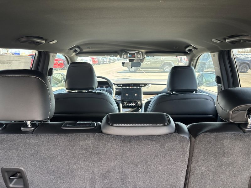 New 2025 Jeep Grand Cherokee Limited 4x4Image 13