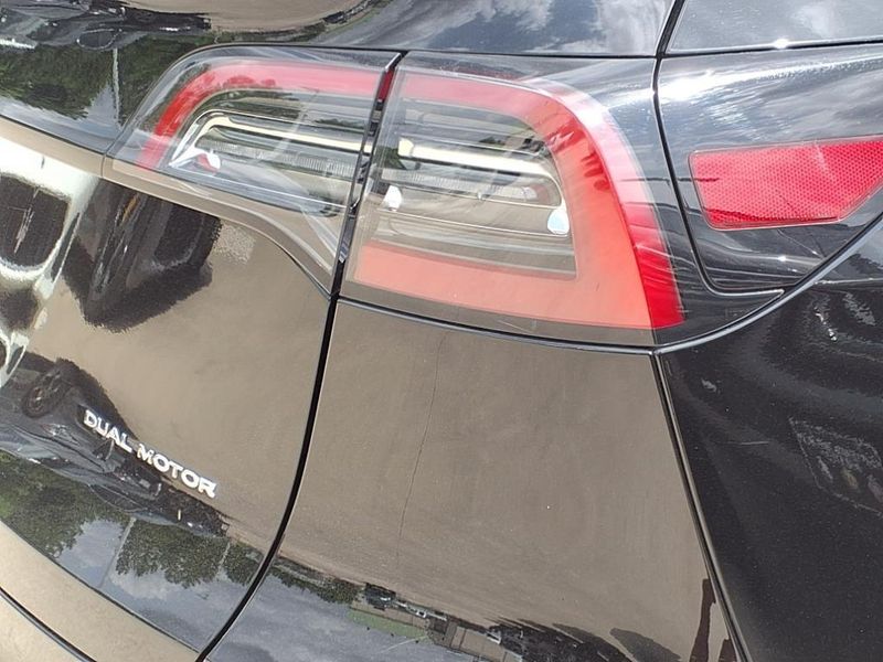 2023 Tesla Model Y Long RangeImage 5