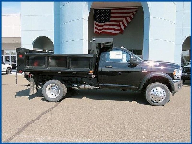 2024 RAM 5500 Chassis Cab TradesmanImage 2