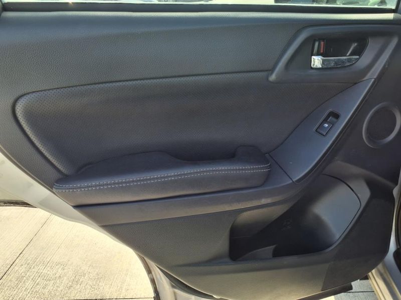 Used 2016 Subaru Forester 2.5i LimitedImage 12