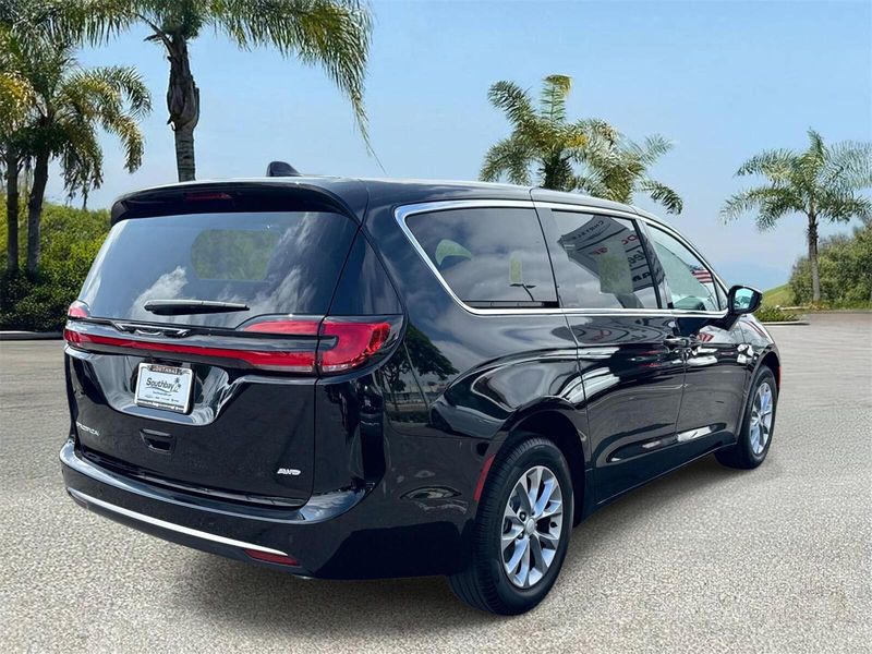 New 2027 Chrysler Pacifica Select Awd