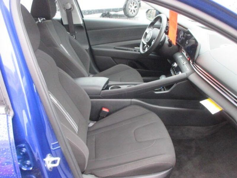 Used 2025 Hyundai Elantra SEL ConvenienceImage 23