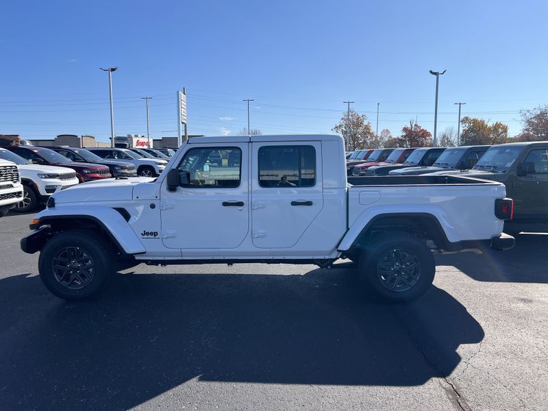 New 2026 Jeep Gladiator Sport S 4x4Image 12