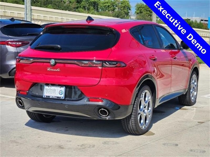 2024 Alfa Romeo Tonale Veloce Eawd in a Alfa Rosso (Red) exterior color and Blackinterior. Northside Alfa Romeo of Houston 281-475-4549 alfaromeousaofnorthhouston.com 