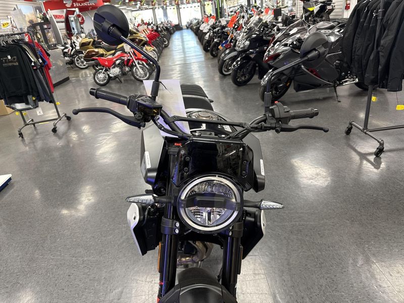 New 2025 Husqvarna SVARTPILEN 801 Image 12