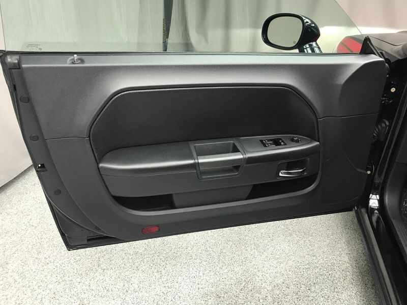 Used 2013 Dodge Challenger R/T ClassicImage 3