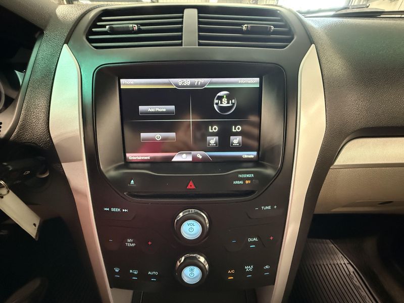 Used 2015 Ford Explorer XLTImage 26