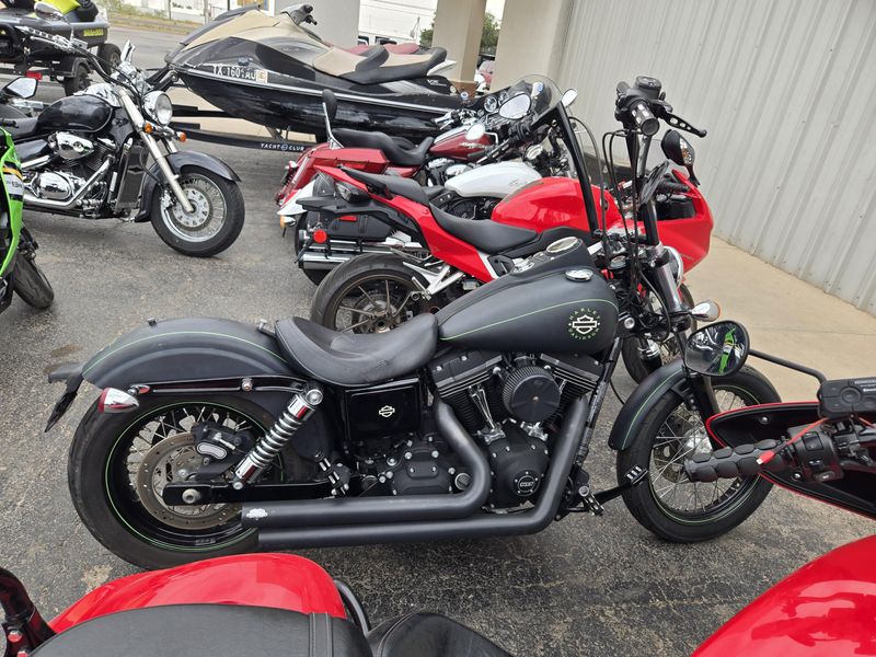 USED 2015 HARLEY DYNA STREET BOB Image 2