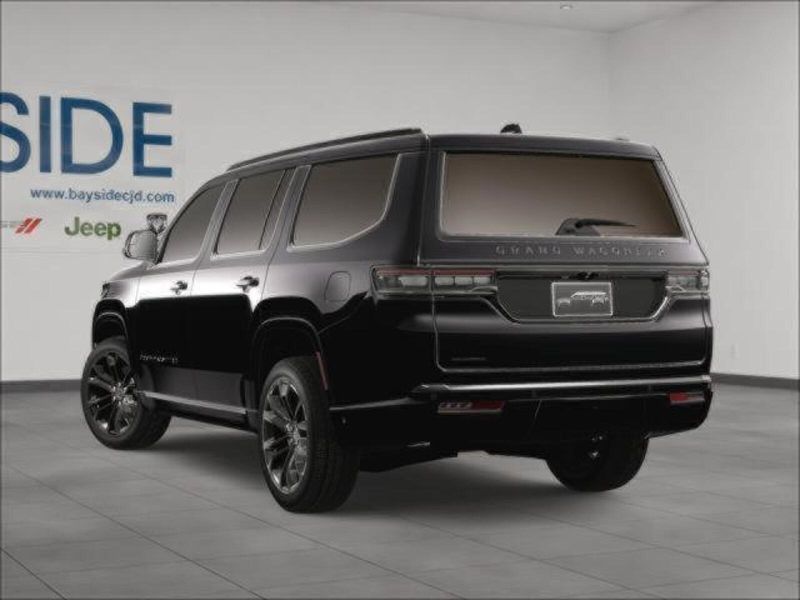 2023 Jeep Grand Wagoneer II photo 4