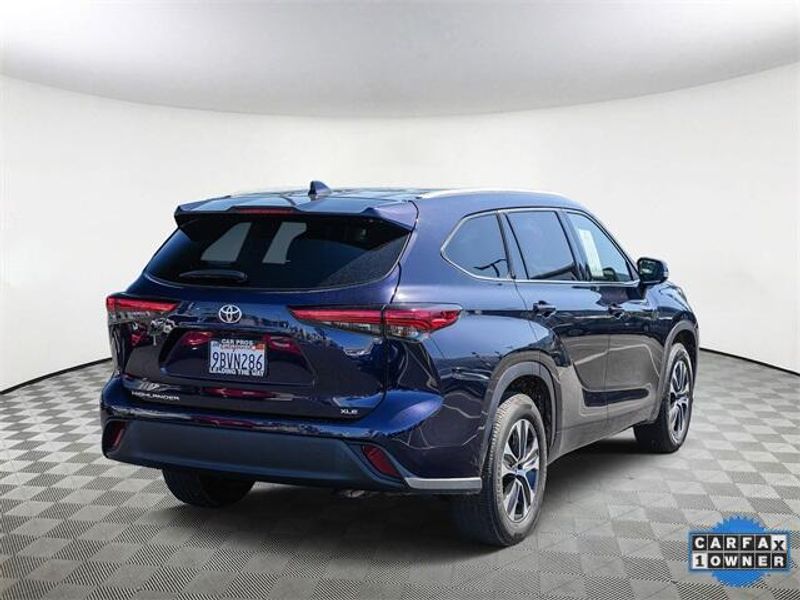 Used 2022 Toyota Highlander XLEImage 8
