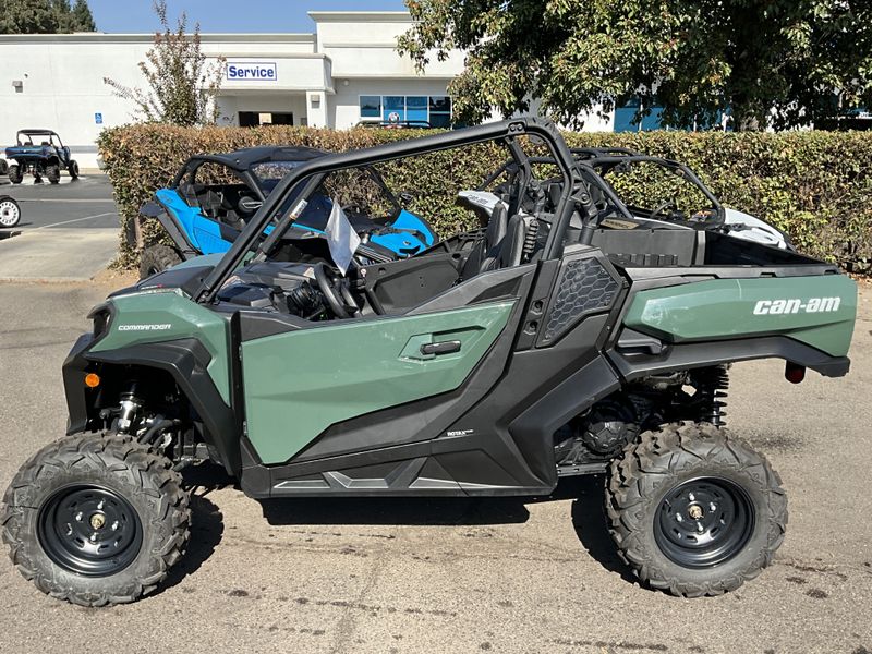 2024 Can-Am COMMANDER 700 DPS in a TUNDRA GREEN exterior color. Can-Am Modesto (209) 524-2955 canammodesto.com 