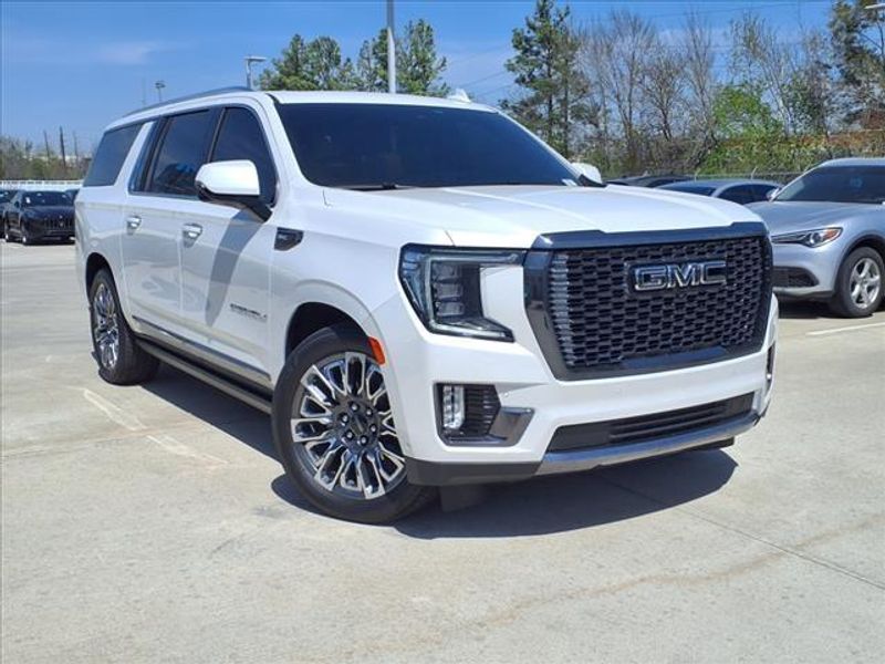 2024 GMC Yukon XL Denali UltimateImage 1