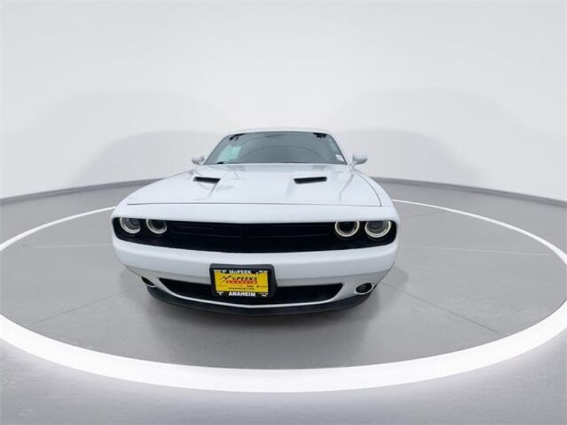 2018 Dodge Challenger SXTImage 3