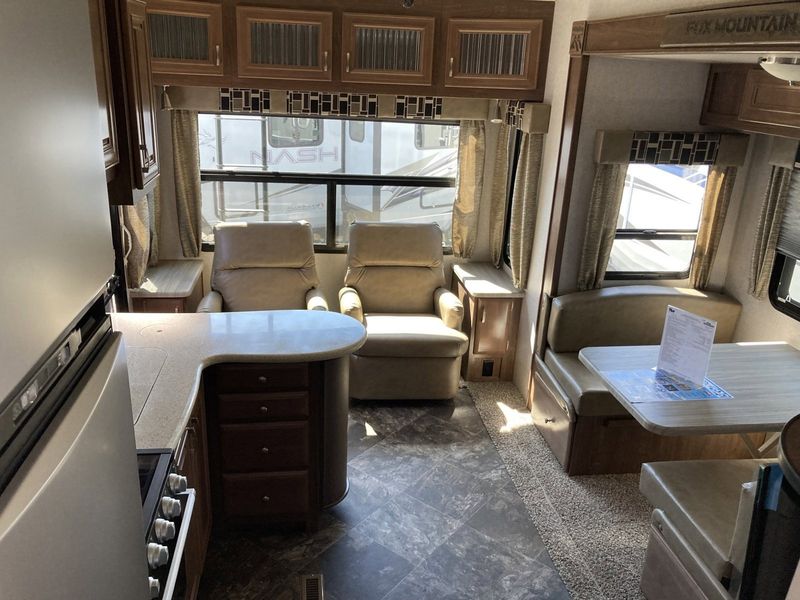 2023 FOX MOUNTAIN 235R Image 10