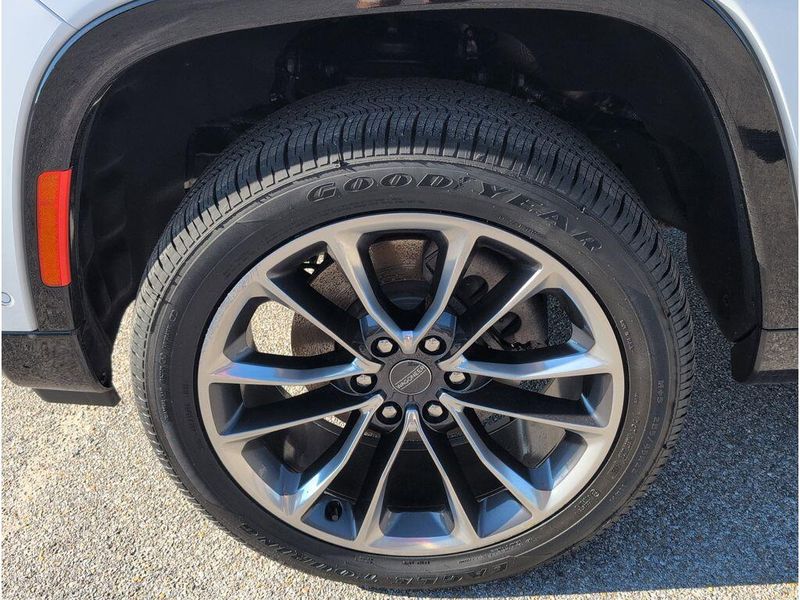 2023 Jeep Wagoneer L Series IIIImage 9