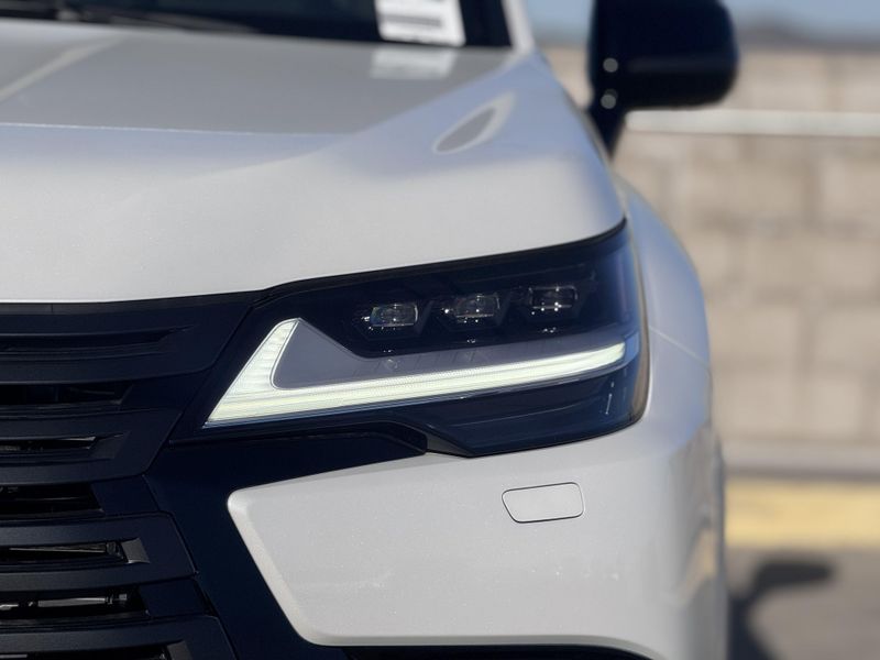 2025 Lexus LX 600 LuxuryImage 8