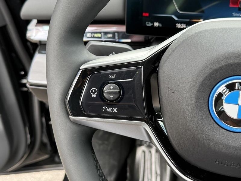 2025 BMW i5 eDrive40Image 23