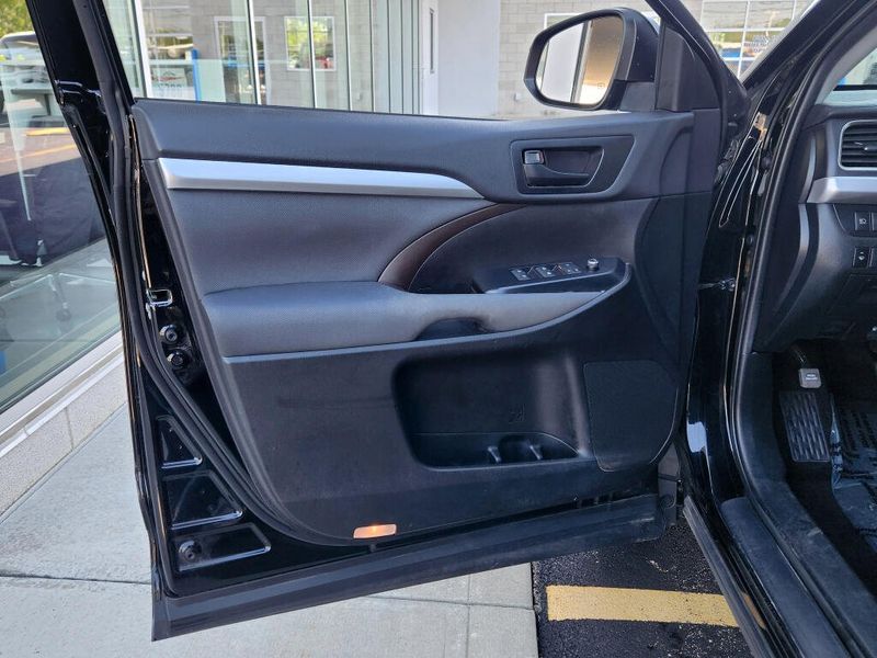 Used 2019 Toyota Highlander LE
