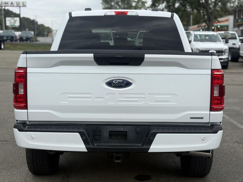 2022 Ford F-150 XLT photo 3