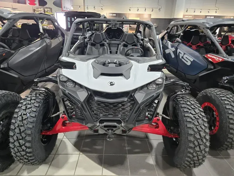 2025 Can-Am MAVERICK R MAX 999T DCT CATALYST GREY AND LEGION REDImage 3