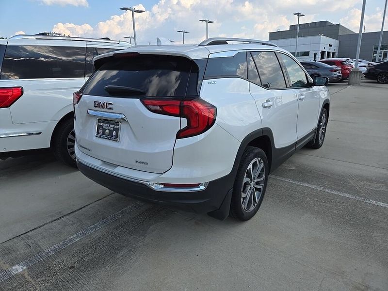 Used 2021 GMC Terrain SLTImage 3