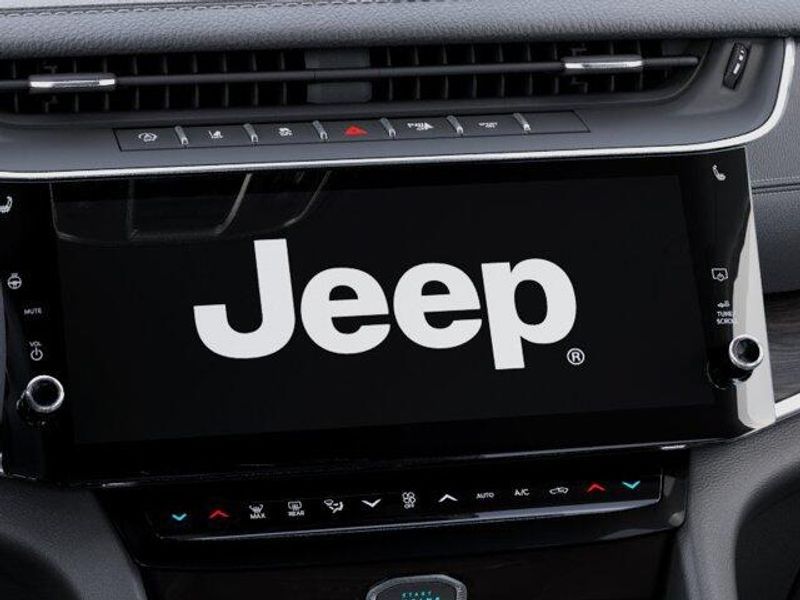 New 2027 Jeep Grand Cherokee Laredo Altitude 4x2Image 18