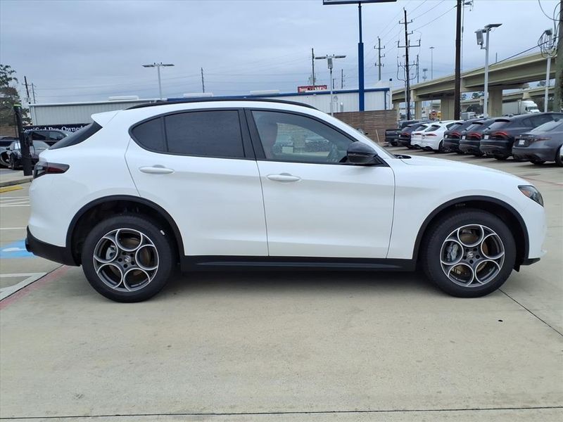 New 2025 Alfa Romeo Stelvio AWDImage 5