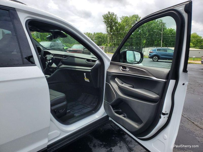 2025 Jeep Grand Cherokee L Limited 4x4Image 41