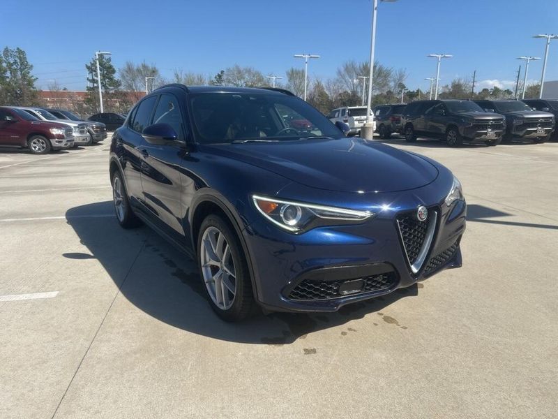 Used 2018 Alfa Romeo Stelvio TiImage 3