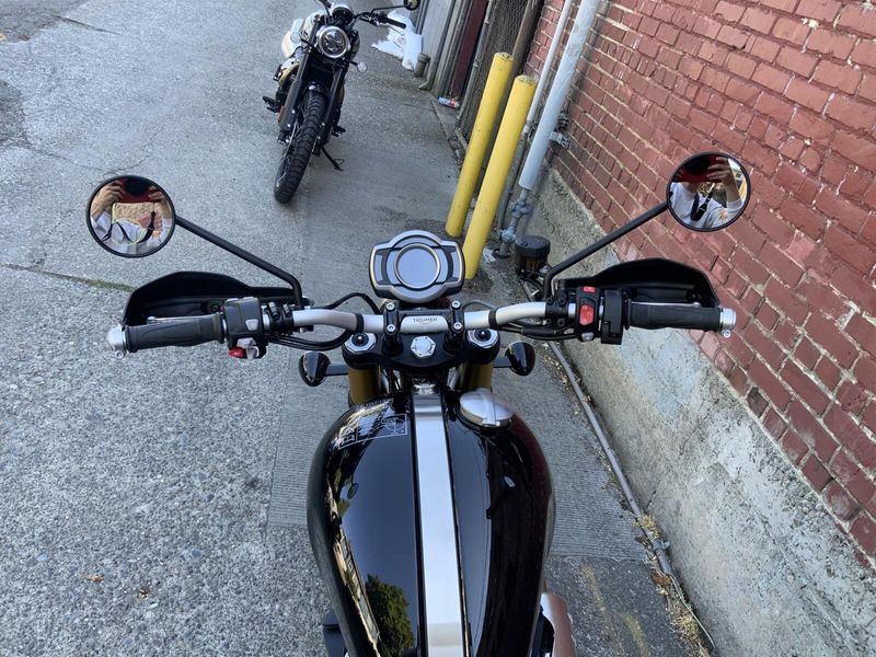 2025 Triumph SCRAMBLER 1200 XE