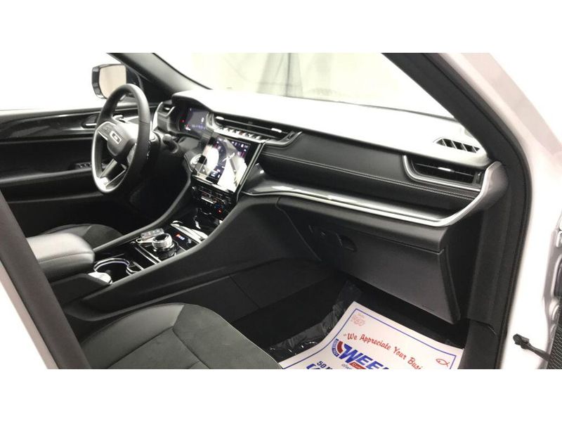 Used 2023 Jeep Grand Cherokee AltitudeImage 23