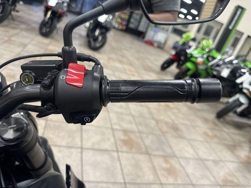 New 2025 Honda CB300R ABS Image 21