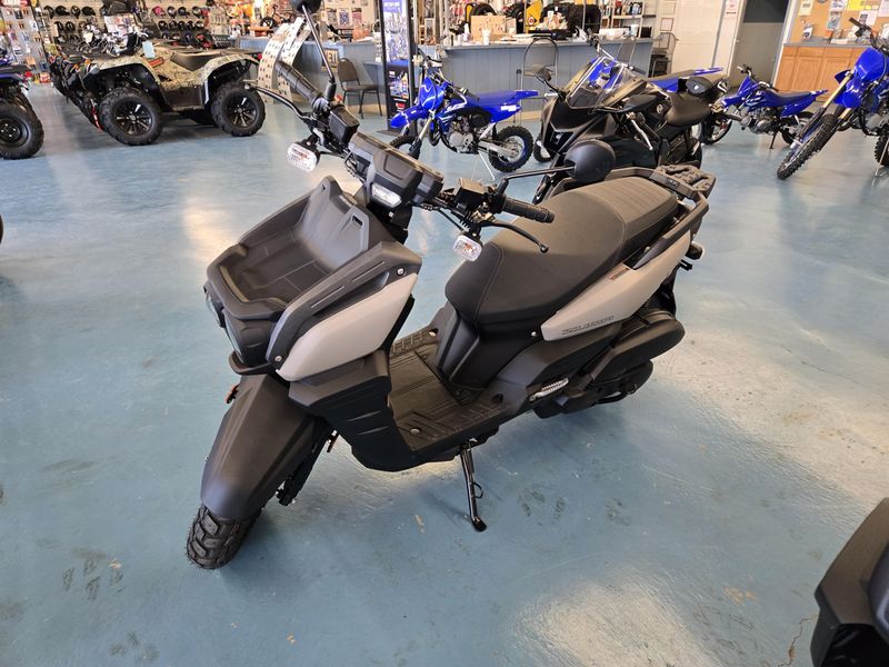 2025 Yamaha ZUMA 125 SAND GRAY Image 8