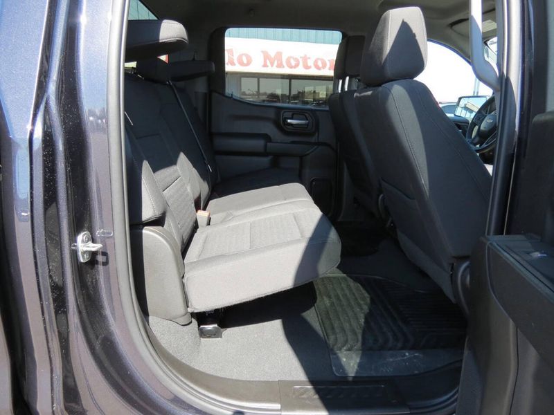 2022 Chevrolet Silverado 1500 Custom 4x4 4dr Crew Cab 5.8 ft. SBImage 17