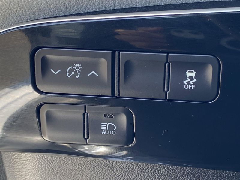 2016 Toyota Prius Three TouringImage 23