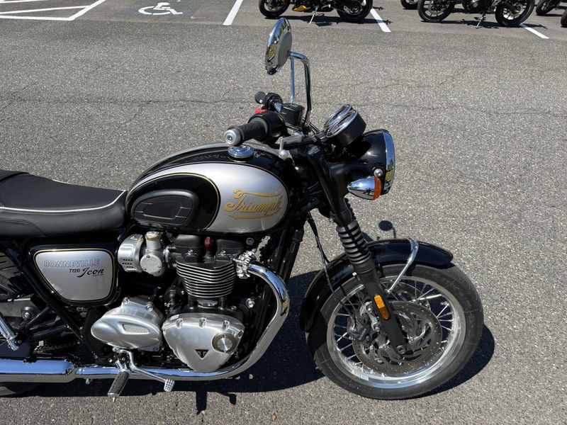 2025 Triumph Bonneville T120 - ICON EDITION - SAPPHIRE BLACK - ALUMINUM SILVER 